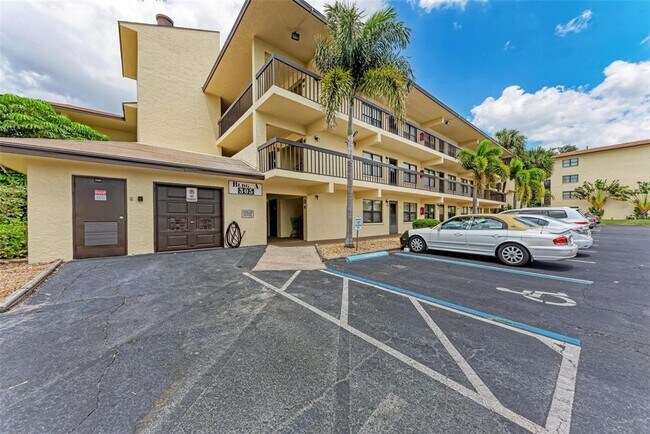 Building Photo - 305 30th Ave W