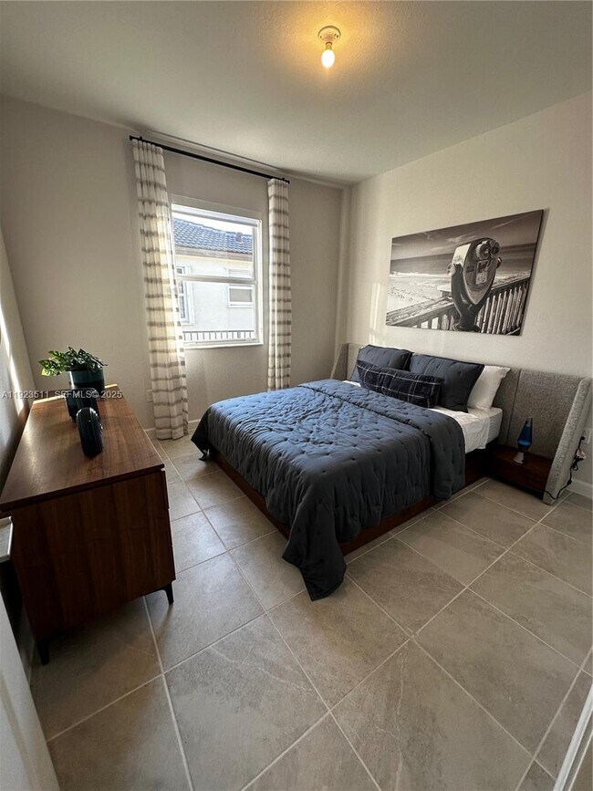 Building Photo - 2288 SE 30th St