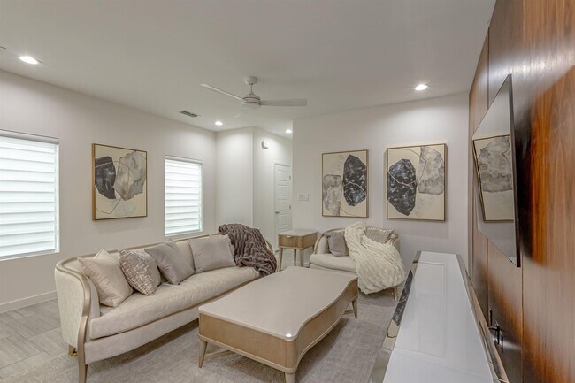 Building Photo - 423 Deer Path Lp