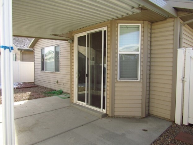 Building Photo - 738 Skipton Dr W
