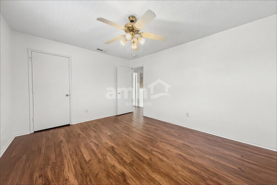 Building Photo - 8551 Western Meadows Dr