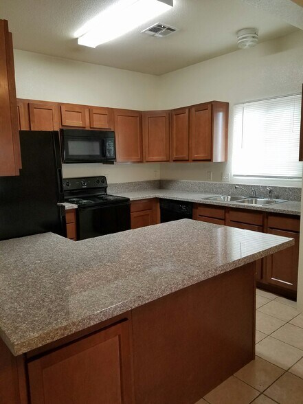 Kitchen - 832 E Adams St