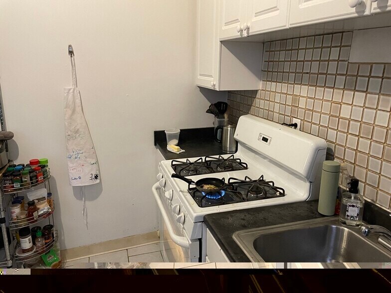 Building Photo - 100 Linden St