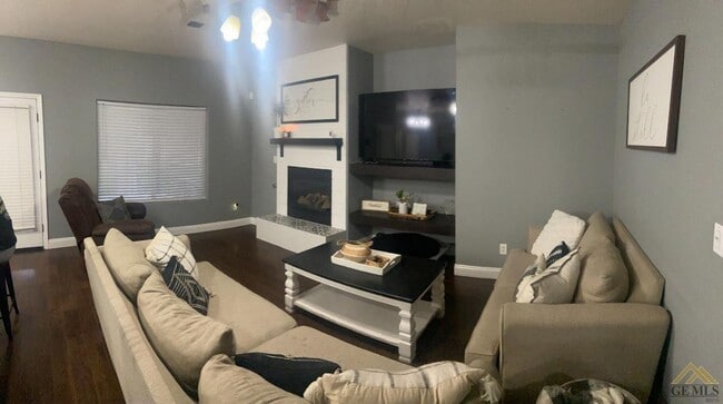 Building Photo - Available Now