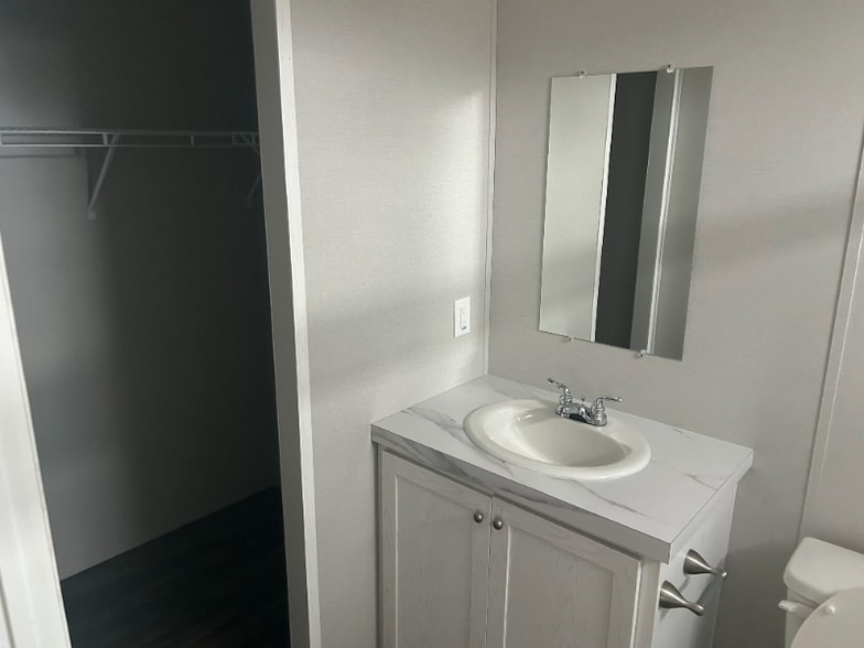 Building Photo - 636 Sweet Pea Ln