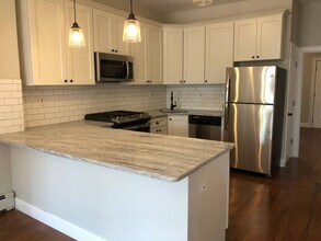 Building Photo - 12 Chel