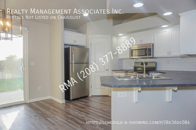Building Photo - Amazing 3 Bedroom Home in East Nampa