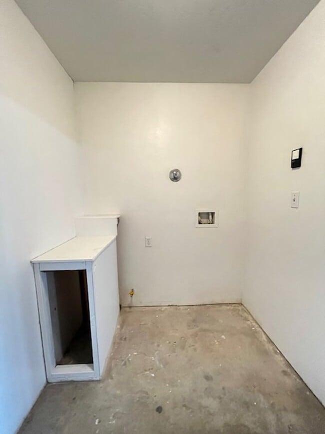 Building Photo - Single Family Home