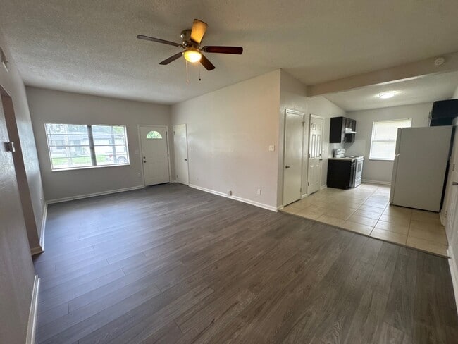 Building Photo - 1204 Carthage Dr