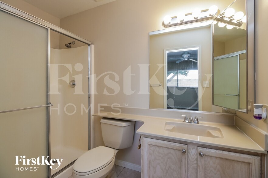 Building Photo - 813 E Todd Dr