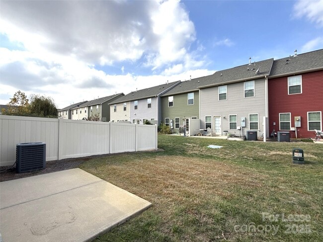 Building Photo - 11060 Discovery Dr NW