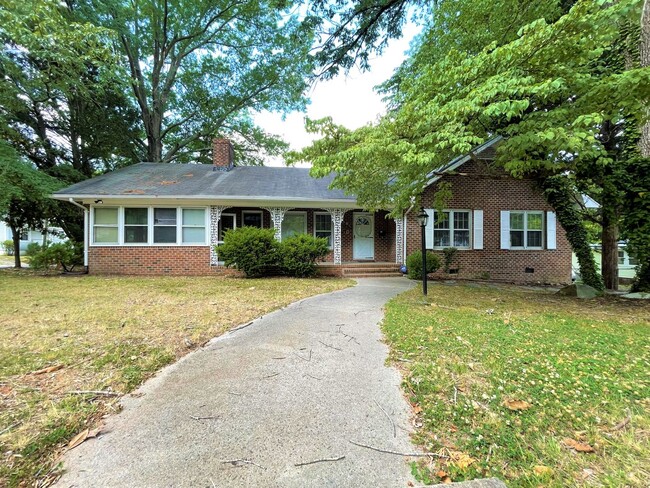 Primary Photo - Sweet & Spacious 4br on the northside w/ p...