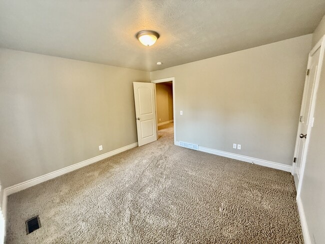 Building Photo - 2028 E 4500 S