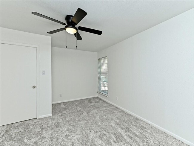 Building Photo - 6911 Thorncliffe Dr