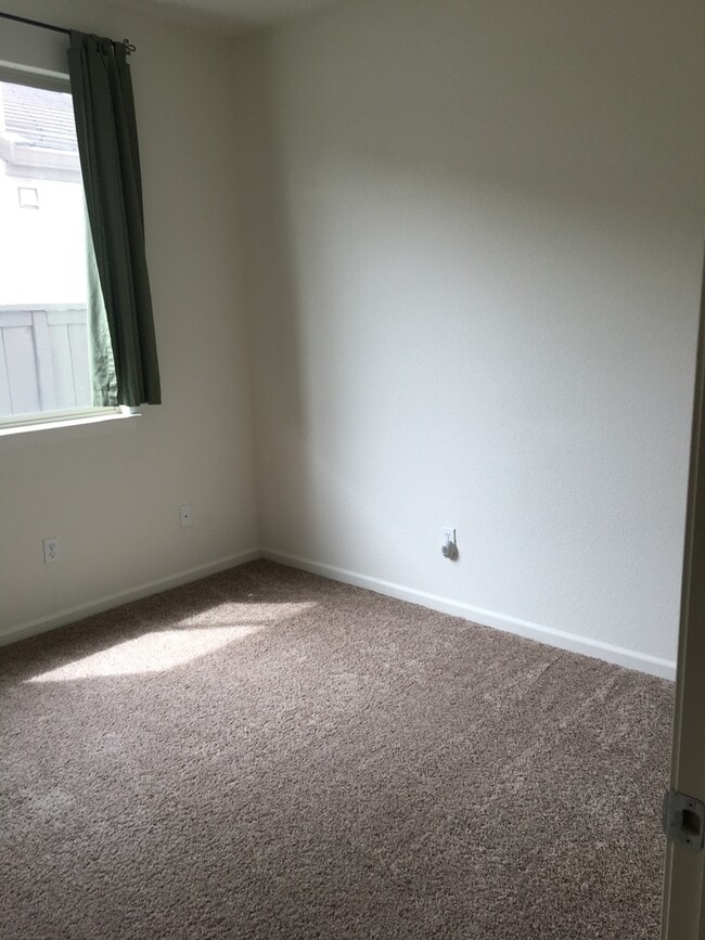 Building Photo - COMING SOON! Single Story 4 Bed in Curti R...