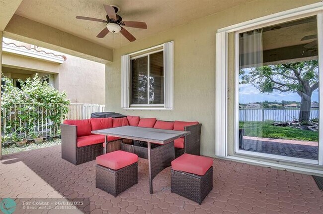 Building Photo - 6158 SW 194th Ave