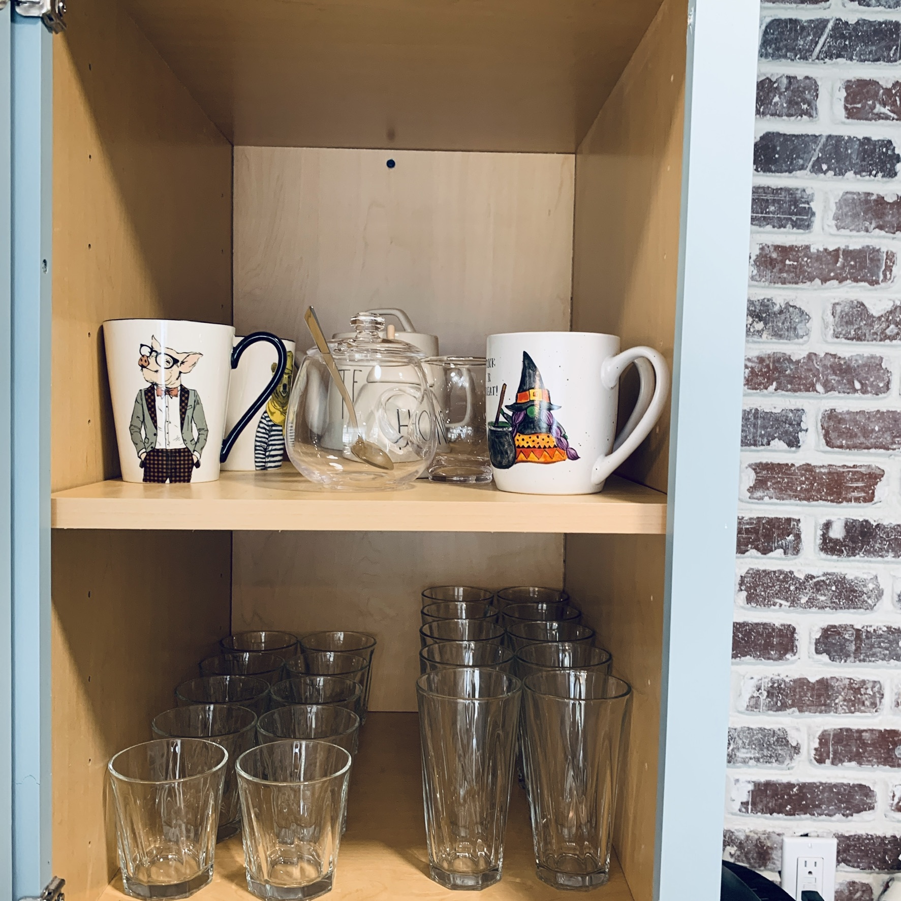 Kitchen glasses & mugs - 8516 E Vernon Ave