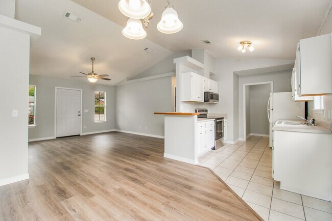 Building Photo - 1015 Sable Dr