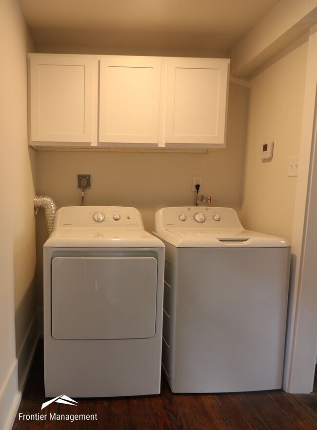 Building Photo - 1021 Fremont St