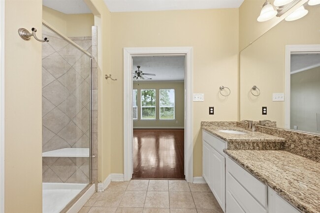 Building Photo - 25203 Oak Villa Dr