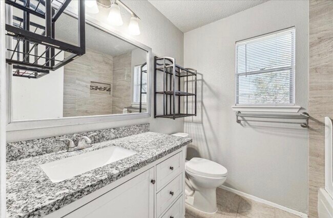 Building Photo - 8030 Log Hollow Dr