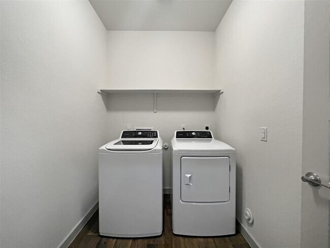 Building Photo - 4609 Tully Dr