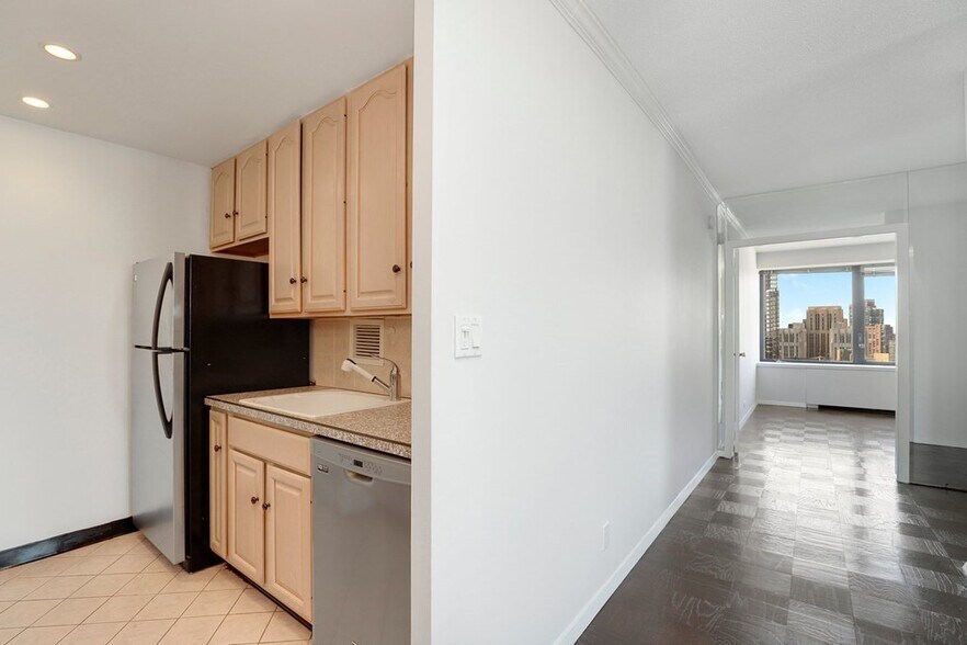 Building Photo - 85 E India Row