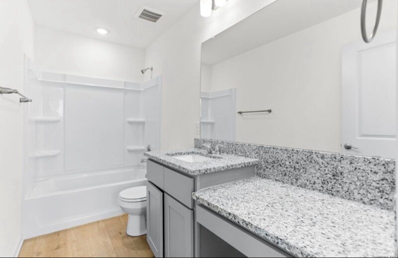 Building Photo - 401 W Commerce St