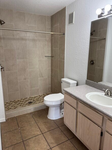 Building Photo - 7417 Vista Way