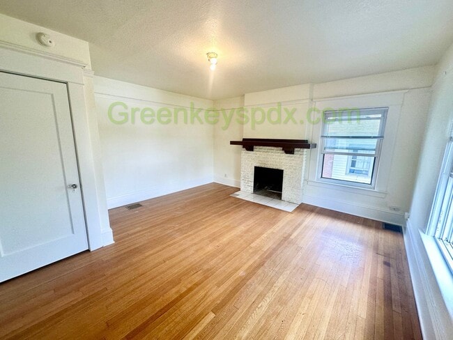Building Photo - Gorgeous Top Level of Huge Craftsman House!