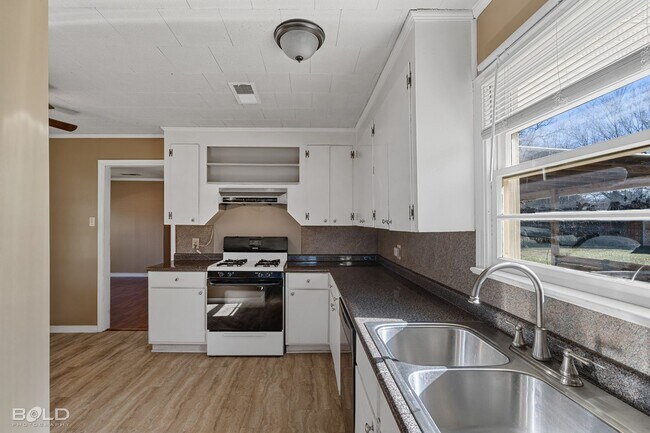 Building Photo - 1009 Dale Dr