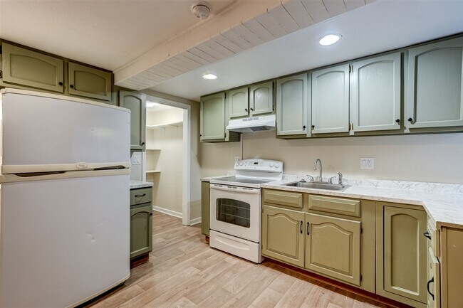 Building Photo - 237 S Hardin St