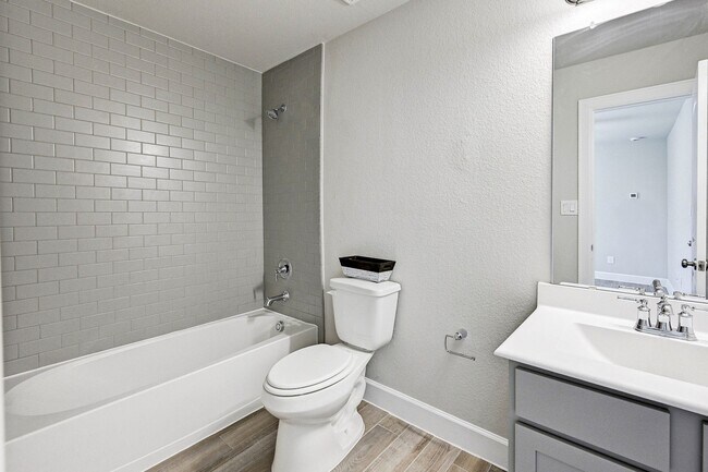 Building Photo - 1918 Kirby Landing Dr