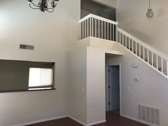 Building Photo - 3 Bedroom in Desert Shores!