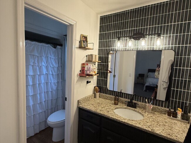 Building Photo - 303 Carlton Pl