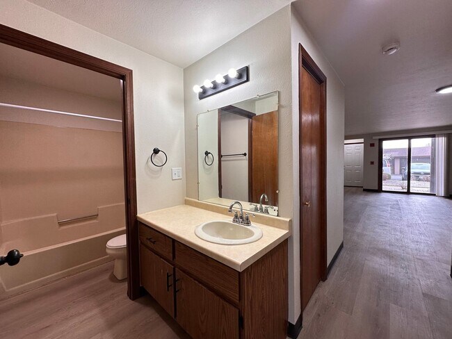 Building Photo - Recently Renovated 1 Bedroom 1 Bath Lower Apartment W/Garage!