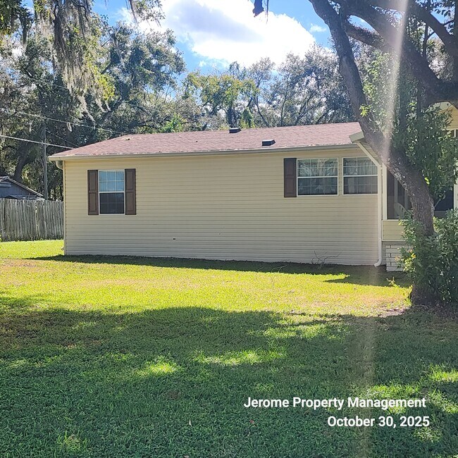 Building Photo - 5924 Vanco Dr