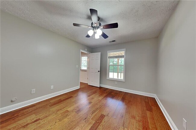 Building Photo - 990 Golden Meadows Ln