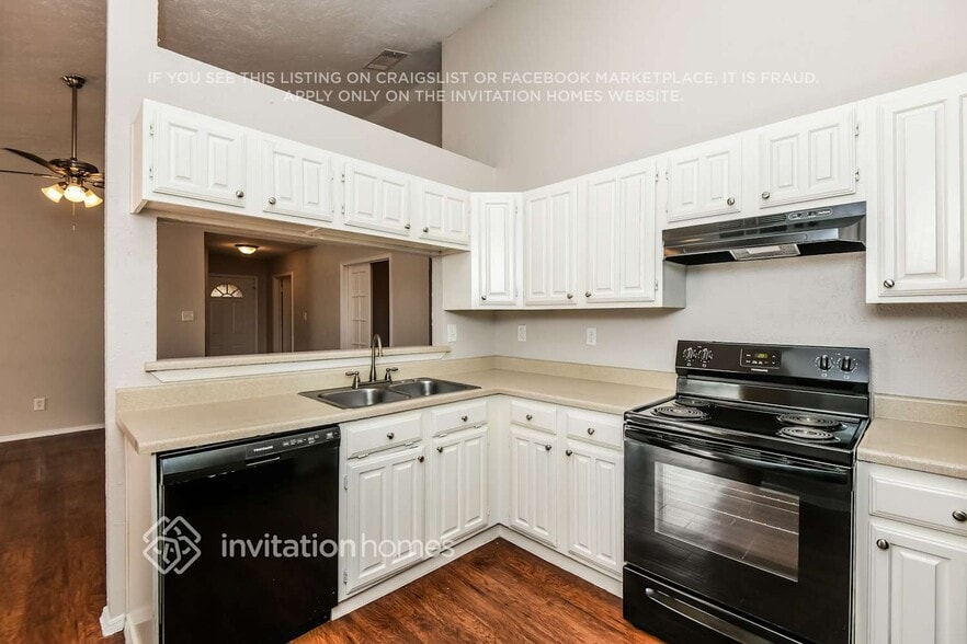Building Photo - 4245 Periwinkle Dr