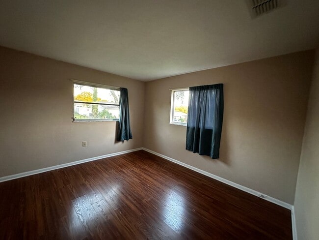 Building Photo - Beverly Hills Cutie 1/1