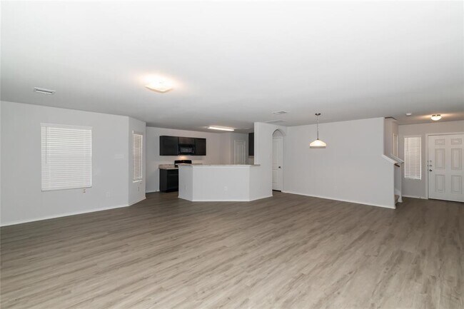 Building Photo - 301 Pronghorn Dr