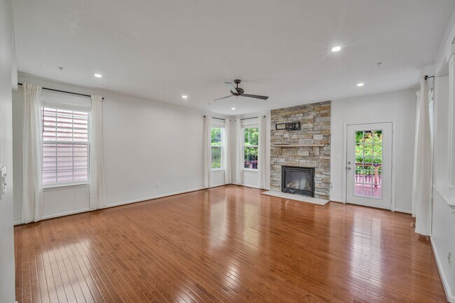 Building Photo - 3461 Eagle Ridge Dr