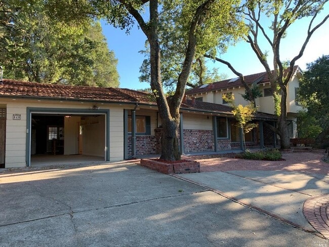 Building Photo - 848 Acalanes Rd