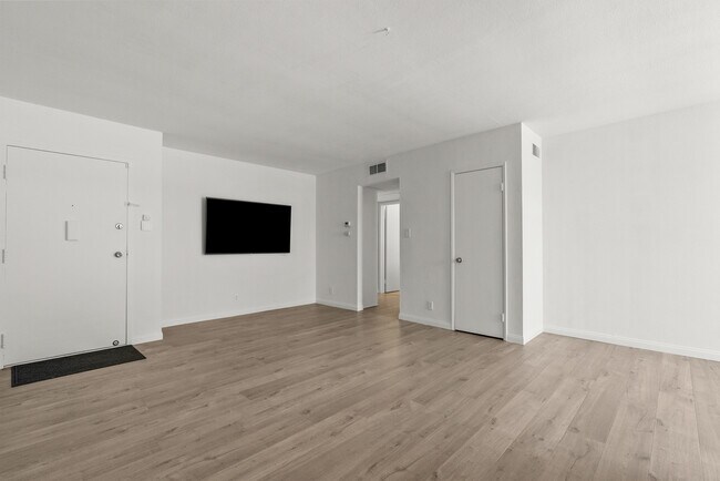 Building Photo - 21000 Parthenia St