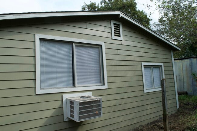 Building Photo - 521 S Polaris