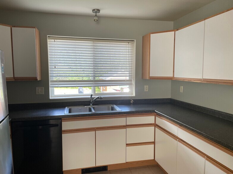 Unit 2 - 5185 Samuelson Rd