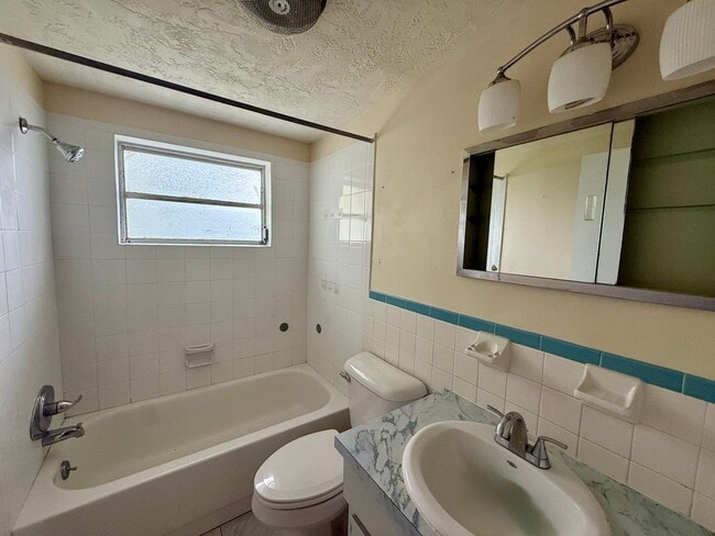 Building Photo - 2/1 Beverly Hills Home