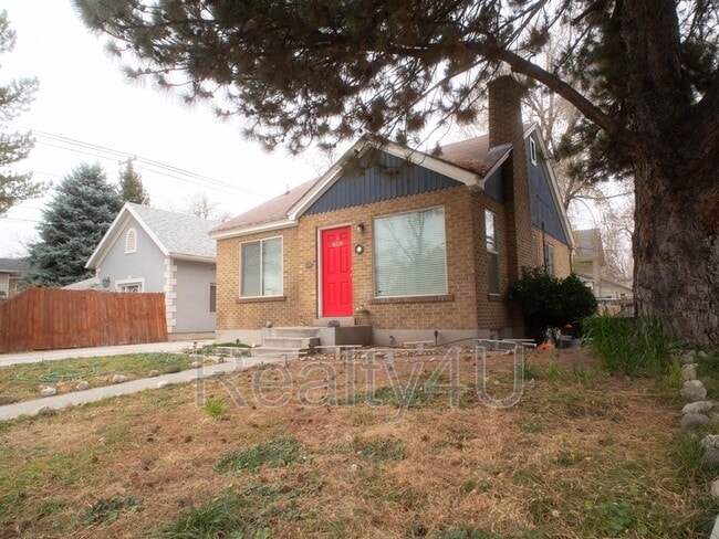 Building Photo - 382 400 S