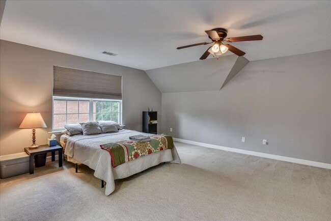 Building Photo - 5 bedroom/3.5 bathroom home in Evans with ...
