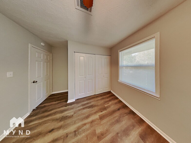 Building Photo - 199 Woodcrest Way